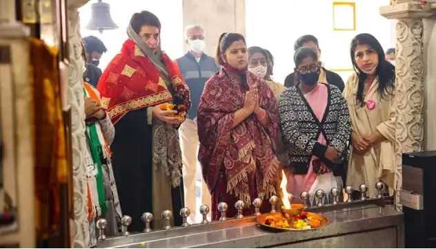 साम्प्रदायिक मुद्दा छोड़ बेरोजगारी, शिक्षा, स्वास्थ्य सुविधाओं पर क्यों नहीं यूपी सरकार करती बात : प्रियंका गांधी